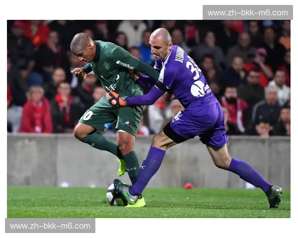 沸腾的博拉尔特之魂：当“血与金”朗斯碰撞“鳄鱼军团”尼姆，寻找足球最纯粹的模样